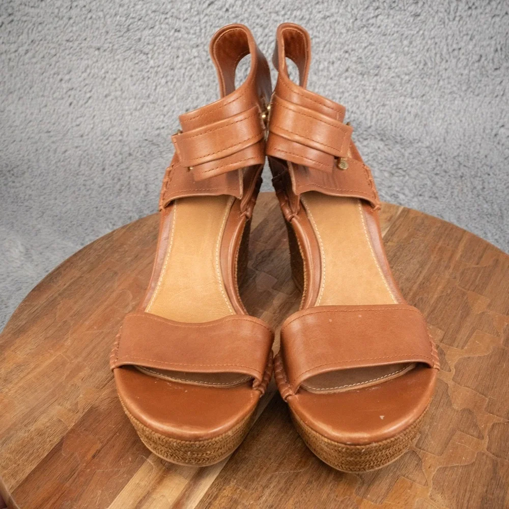 UGG AUSTRALIA 